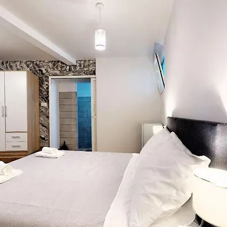 Apartamento Sobe 1-2-3 *